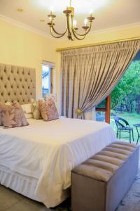 En eller flere senge i et værelse på 156 Euphoria Boutique Villa - Euphoria Golf Estate Hydro