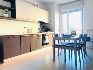 A kitchen or kitchenette at Stepandgo Milano Navigli