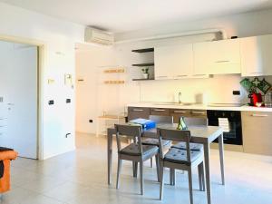 A kitchen or kitchenette at Stepandgo Milano Navigli