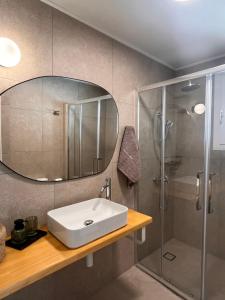 Koupelna v ubytování Theseus Seafront House + 31 fotografií