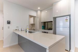 Gallery image of L8 Modern 2B with Parking Affordable Convenient in Sydney +8 photos