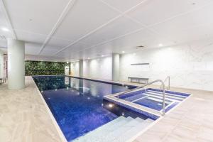 Gallery image of L8 Modern 2B with Parking Affordable Convenient in Sydney