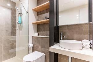 Gallery image of L8 Modern 2B with Parking Affordable Convenient in Sydney