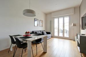 a kitchen and living room with a table and chairs at Design Monteverde Flat in Rome