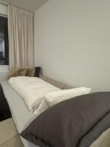 Postel nebo postele na pokoji v ubytování Minimalistic, Flat, Kópavogur
