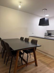Kuchyň nebo kuchyňský kout v ubytování Minimalistic, Flat, Kópavogur