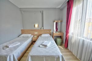 Postel nebo postele na pokoji v ubytování Kalkan Hotel