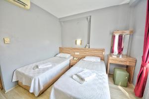 Postel nebo postele na pokoji v ubytování Kalkan Hotel