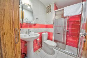 Koupelna v ubytování Kalkan Hotel