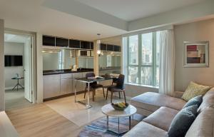 A cozinha ou kitchenette de Two MacDonnell Road
