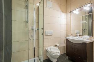 Un baño de Los Lorentes Residences Bulle