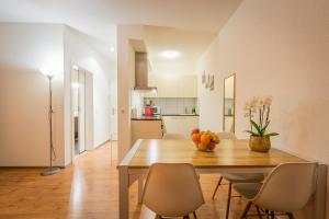 Una cocina o zona de cocina en Los Lorentes Residences Bulle