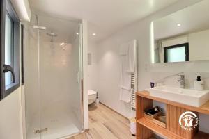 Bilik mandi di Le Ranch, charmante maison de style, proche de la mer et de Vannes dans le Golfe +13 gambar