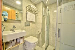 Koupelna v ubytování Kalkan Hotel