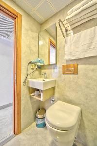 Koupelna v ubytování Kalkan Hotel