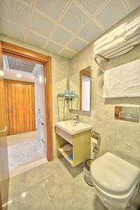 Koupelna v ubytování Kalkan Hotel