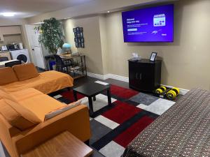 Μια τηλεόραση ή/και κέντρο ψυχαγωγίας στο Akhtar's Residence