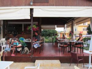 Un restaurant sau alt loc unde se poate mânca la Baladinos Apartments