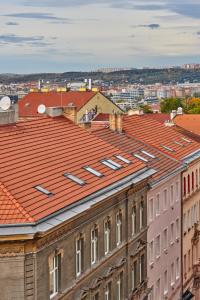 Nespecifikovaný výhled na destinaci Praha nebo výhled na město při pohledu z apartmánu