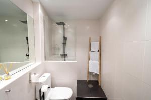 Ένα μπάνιο στο Encantador apartamento en el corazón de Pamplona