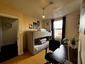 Ένα ή περισσότερα κρεβάτια σε δωμάτιο στο Keysan House 5