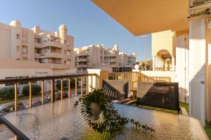 Μπαλκόνι ή βεράντα στο RentitSpain Almerimar Moderno, puerto y playa