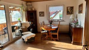 Posezení v ubytování Gästezimmer zum Waldsachsener Grund