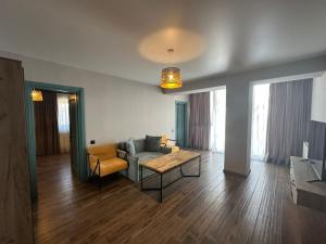 TV a/nebo společenská místnost v ubytování Gudauri Loft Hotel