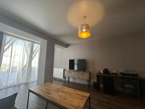 TV a/nebo společenská místnost v ubytování Gudauri Loft Hotel