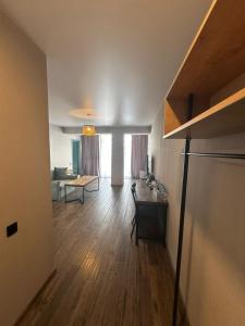 TV a/nebo společenská místnost v ubytování Gudauri Loft Hotel