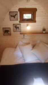 Postel nebo postele na pokoji v ubytování Cabane en bois POD 1