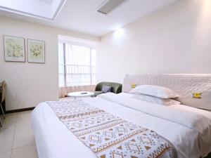 Voodi või voodid majutusasutuse Guangzhou Uhome Service Apartment toas