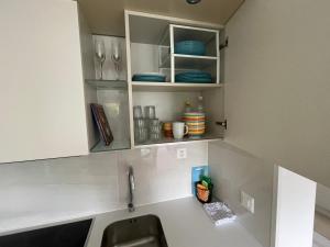 Kuchyň nebo kuchyňský kout v ubytování Wunderschönes Apartment direkt am See, Bissone bei Lugano/Tessin