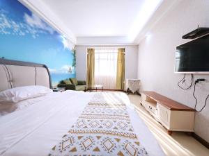 Televiisor ja/või meelelahutuskeskus majutusasutuses Guangzhou Uhome Service Apartment