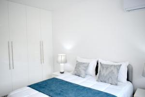 Katil atau katil-katil dalam bilik di 2 Bedroom Apartment, Semeli Complex- by IMH Travel & Tours