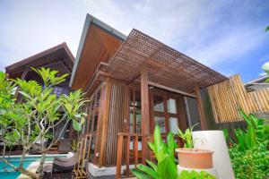 Moin Villa Lembongan内部或周边的泳池