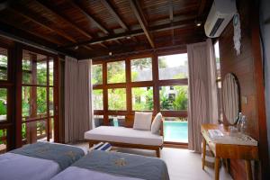 Moin Villa Lembongan内部或周边的泳池