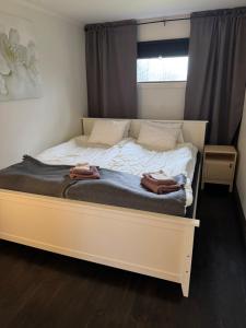 Postel nebo postele na pokoji v ubytování Skattegårdens Gästhus