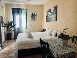 Postel nebo postele na pokoji v ubytování Cozy Apartments Mc Queen