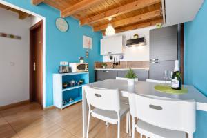 Kuchyň nebo kuchyňský kout v ubytování Bonito y acogedor apartamento