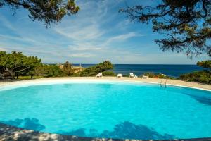 Bazén v ubytování Porto Cervo Cala Granu Private Parking and Pool nebo v jeho okolí