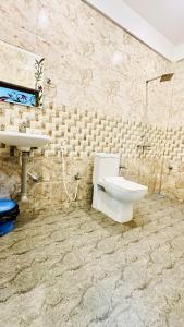 Koupelna v ubytování Omkar wellness inn