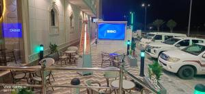 a set of tables and chairs in front of a building at المها للشقق المخدومة in Al Thybiyah