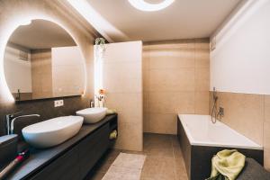 Koupelna v ubytování Lynett Suites