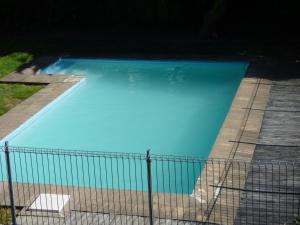 Bazén v ubytování Ambassador Motel nebo v jeho okolí