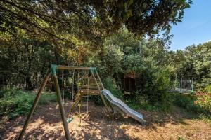 Children's play area sa Gite la Bonté, chaleureux avec une vue enchantée