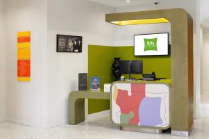 TV a/nebo společenská místnost v ubytování ibis Styles Old Tbilisi