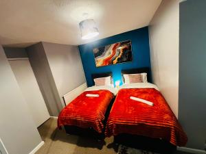 Ảnh trong thư viện ảnh của Guest house with private rooms and shared bathroom near Luton and Dunstable Hospital and Leagrave Train Stn ở Luton