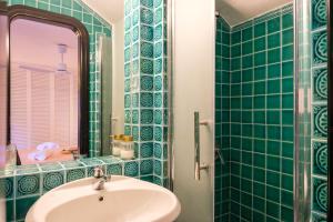 Koupelna v ubytování Porto Cervo Cala Granu Private Parking and Pool + 32 fotografií