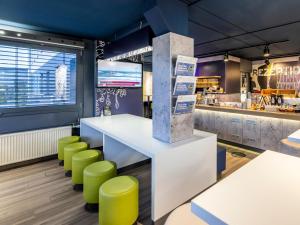 Lounge nebo bar v ubytování B&B HOTEL Gießen-Linden